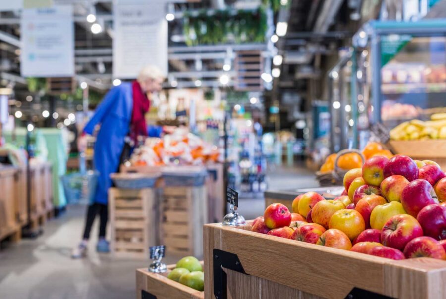 Apples in grocery store
