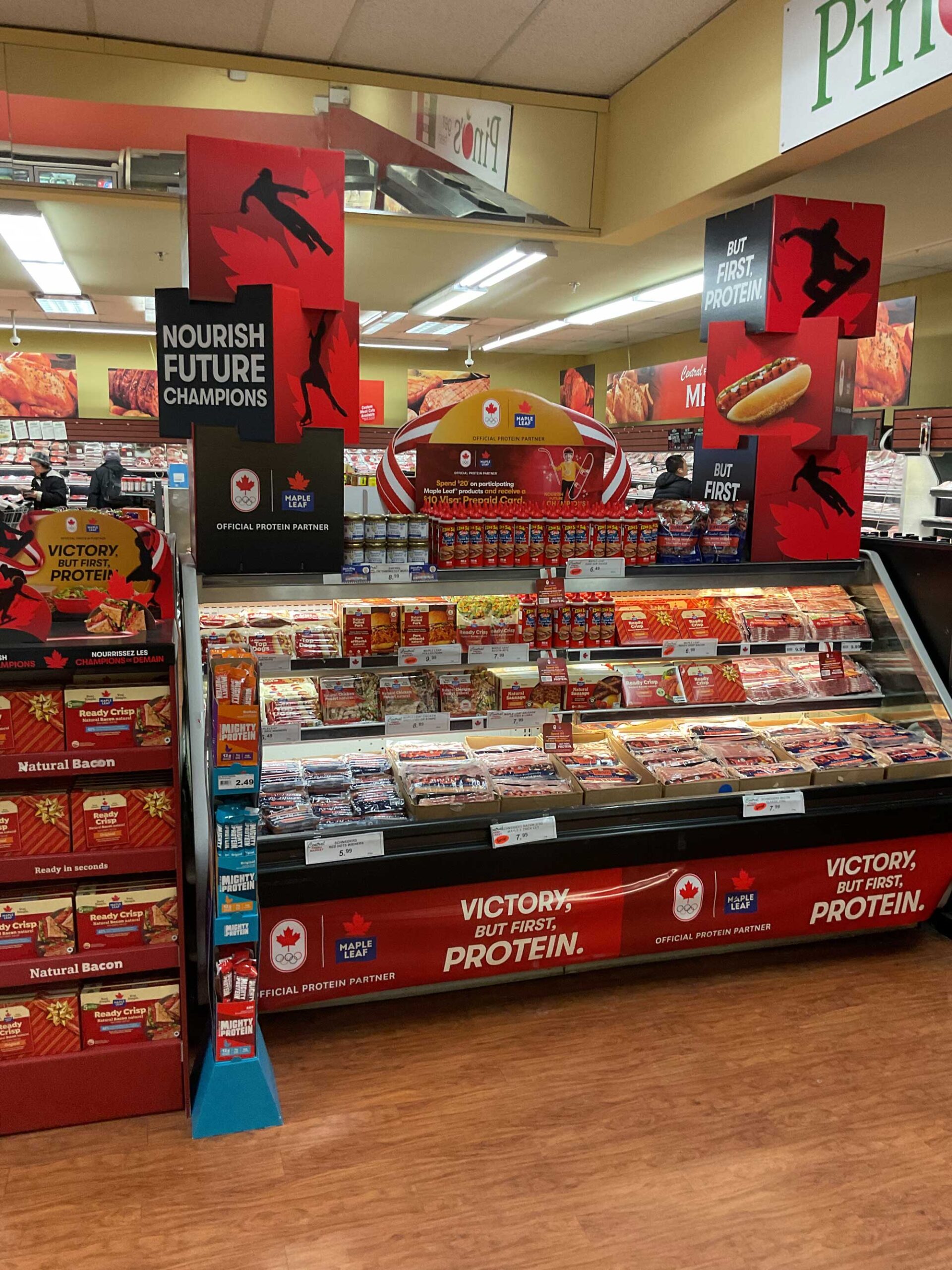Perimeter Display, Small Surface Gold: Central Fresh Market, Kitchener, ON